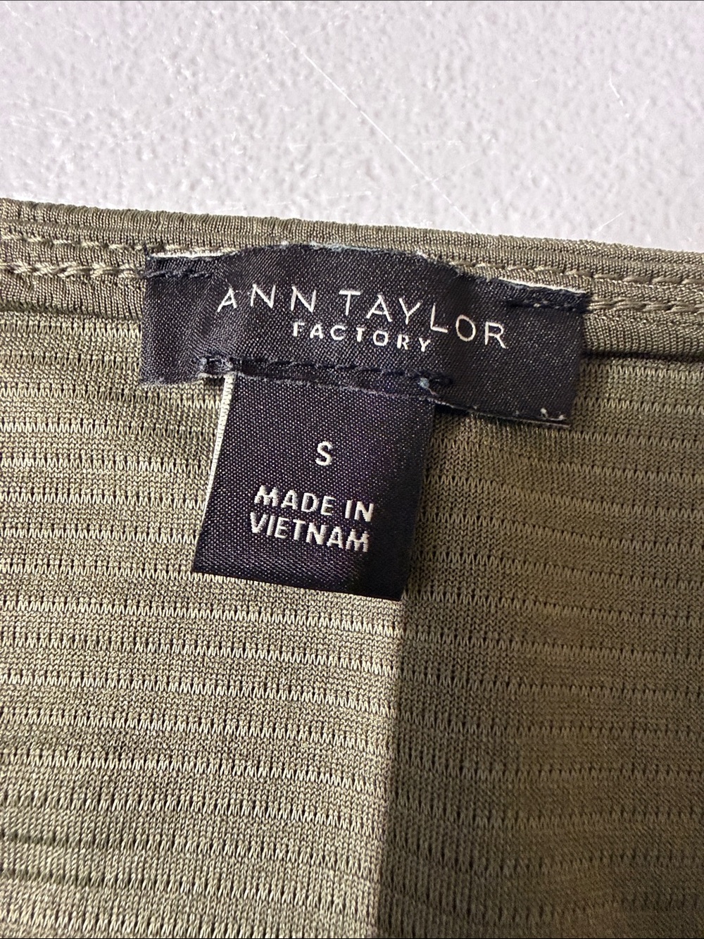 Ann Taylor Factory Olive V-Neck Wide Band Tank - Picture 3 of 3